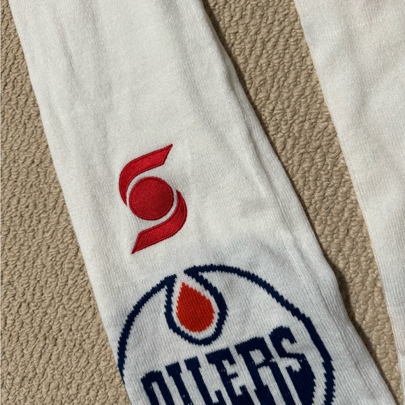 Set of 2 Edmonton Oilers Scarves - Picture 3 of 3